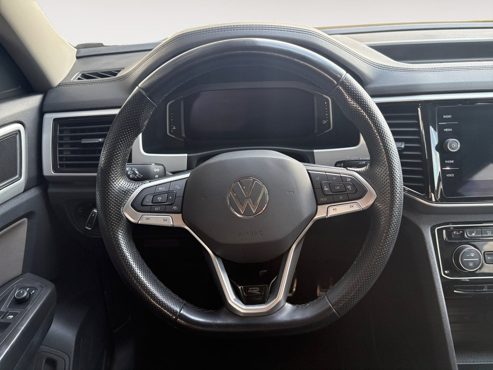 Used 2022 Deep Black Volkswagen 3.6L V6 SEL R-Line Black image 13