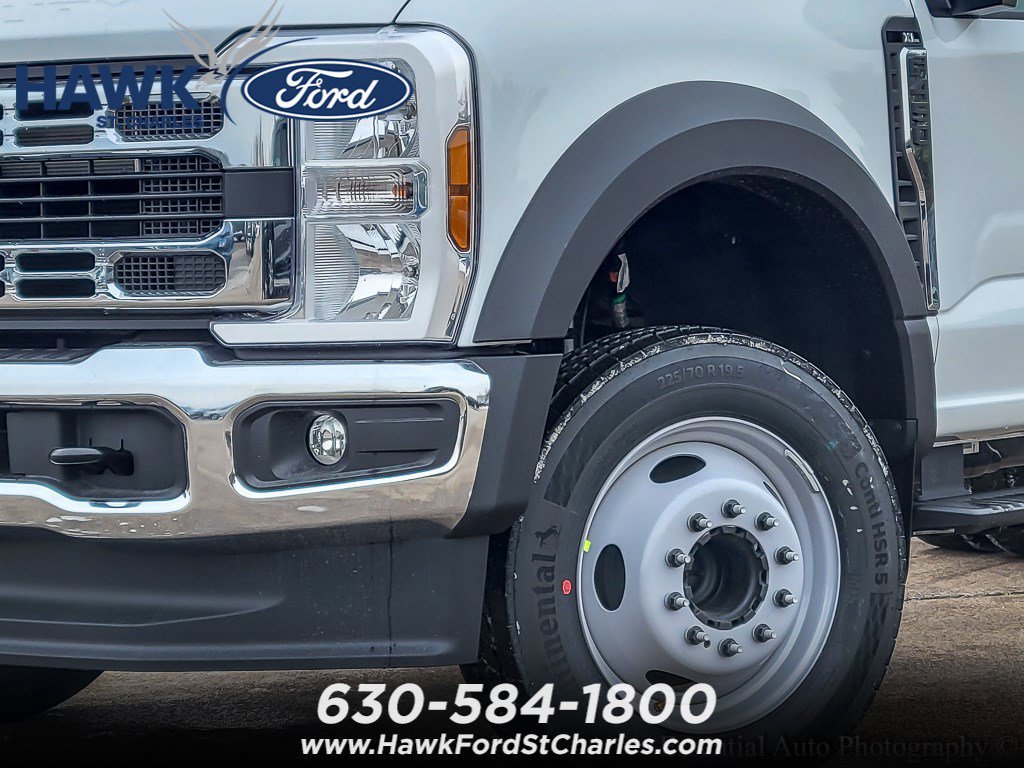 New 2026 Oxford White Ford F-450® XL image 3