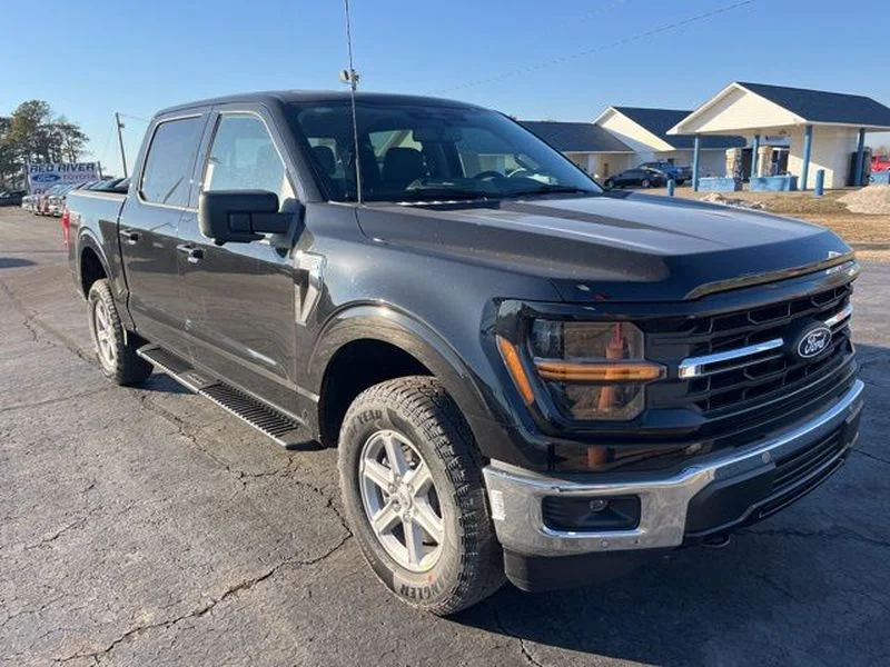 New 2026 Agate Black Metallic Ford XLT image 3