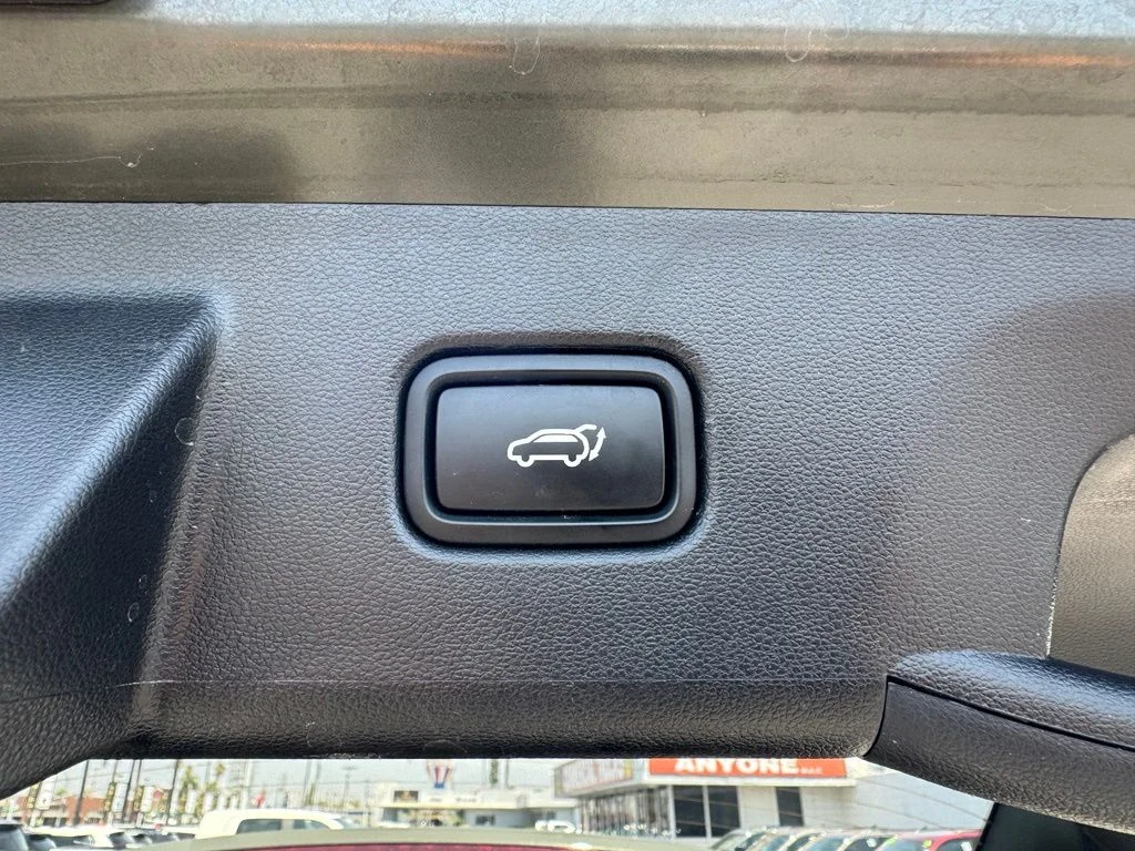 Used 2025 Green Hyundai SEL image 14