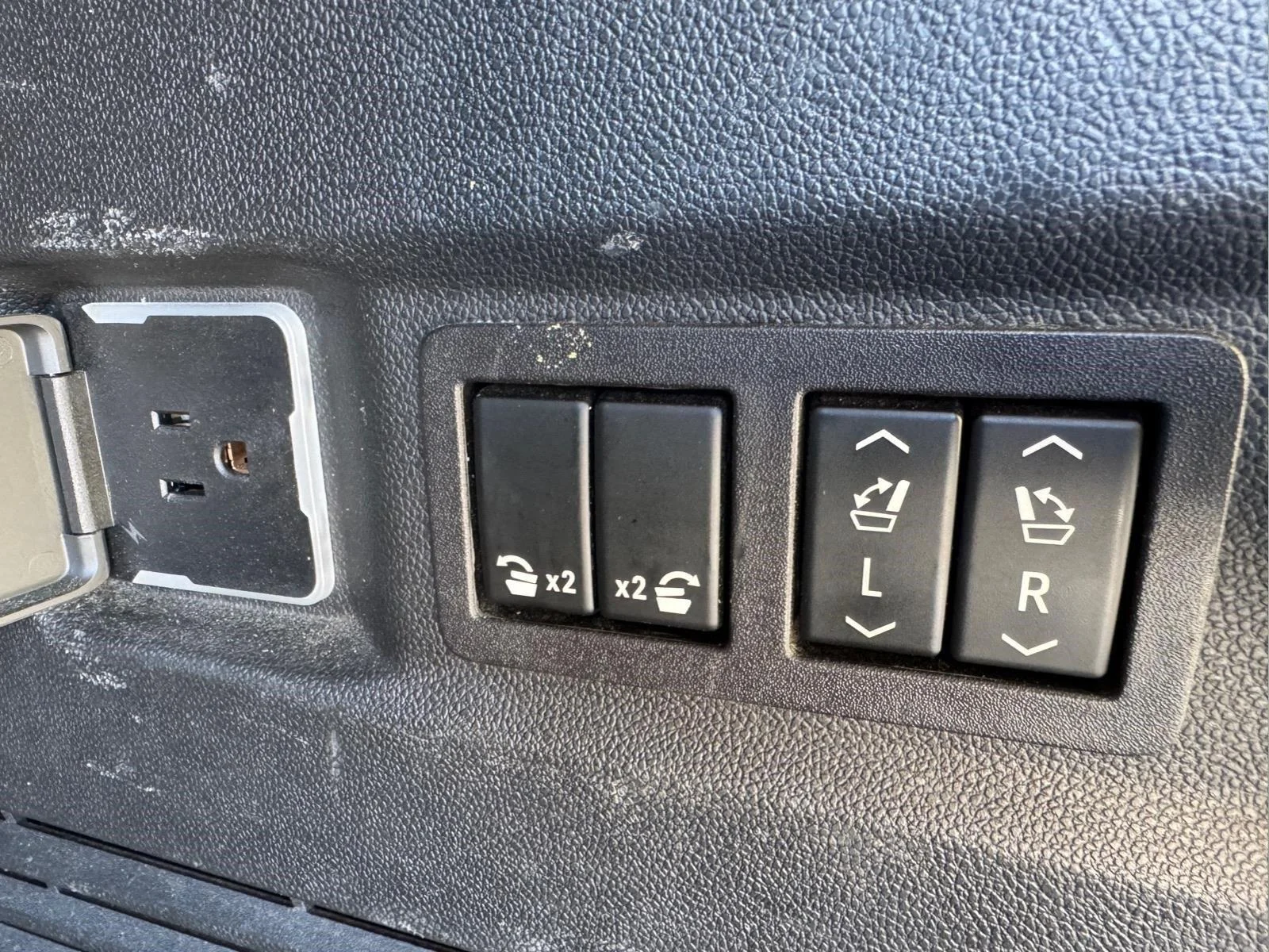Used 2023 Summit White Chevrolet Premier image 12