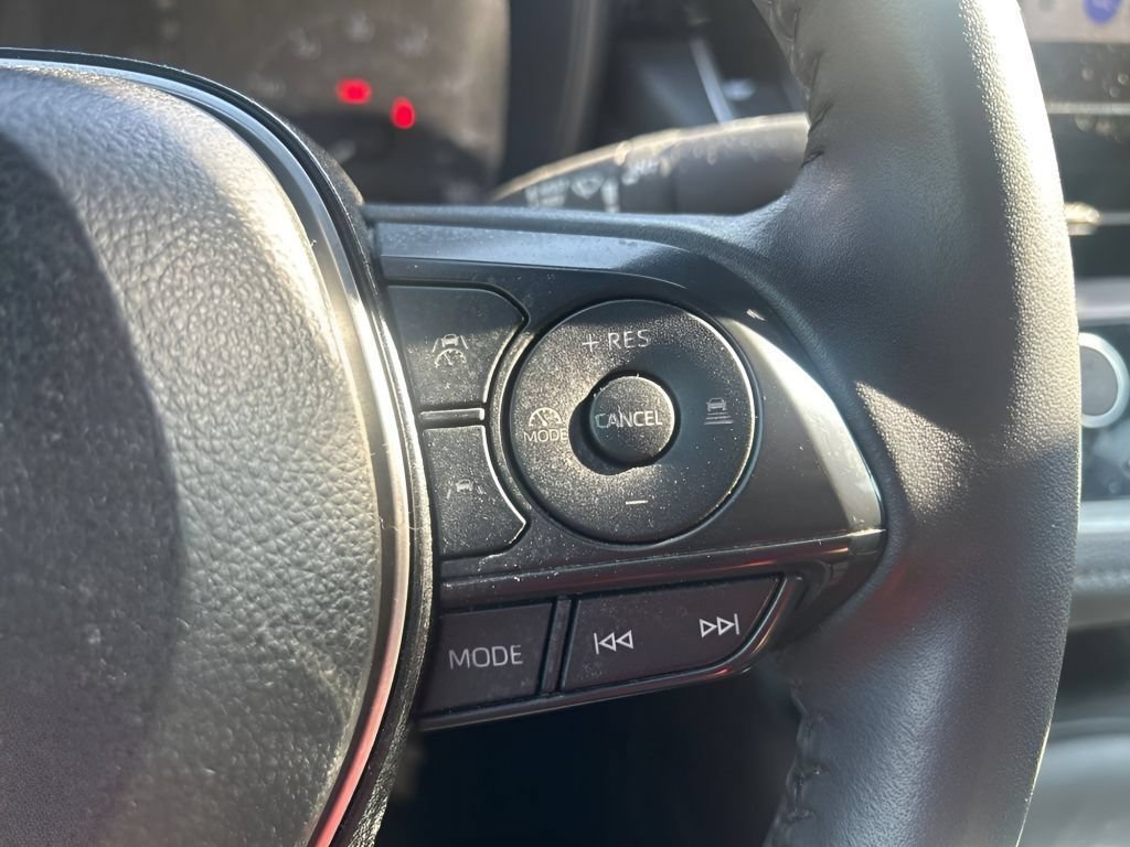 Used 2025 Ice Cap Toyota SE image 23