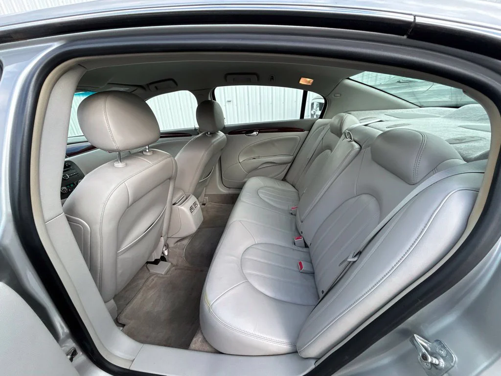Used 2007 Silver Buick CXL image 17