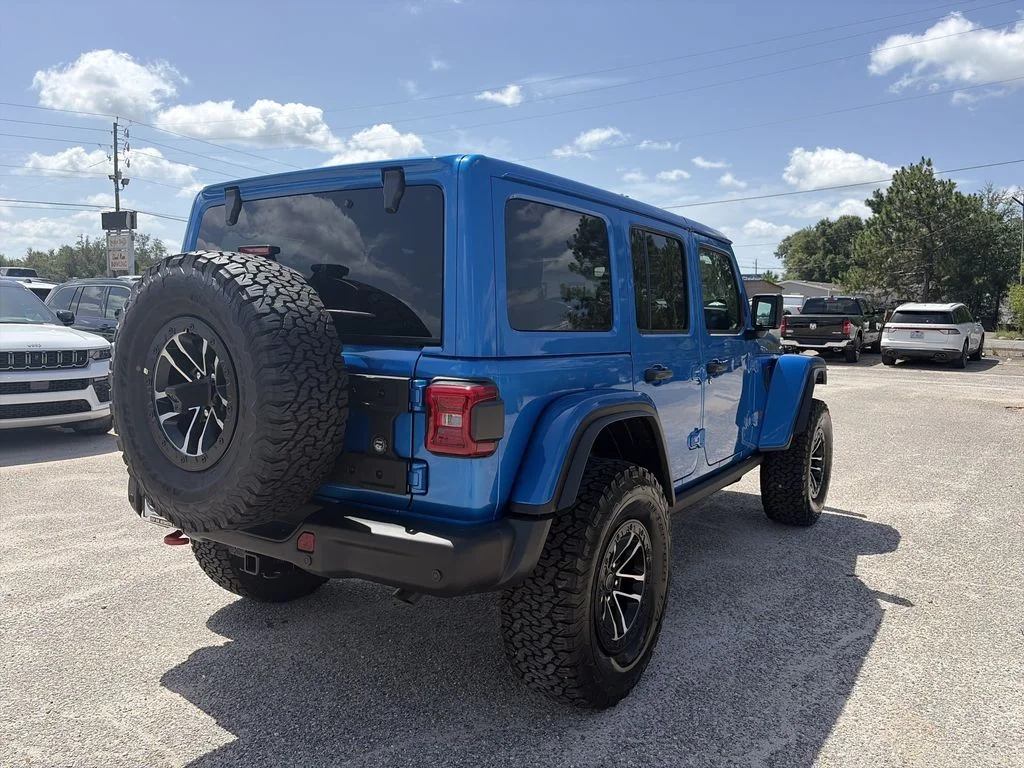 New 2026 Hydro Blue Pearl-Coat Exterior Paint Jeep Rubicon X image 6