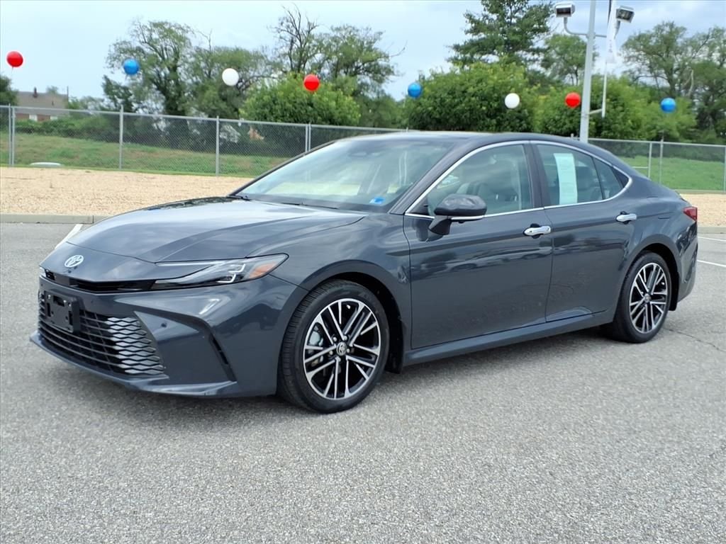Used 2025  Toyota XLE image 9