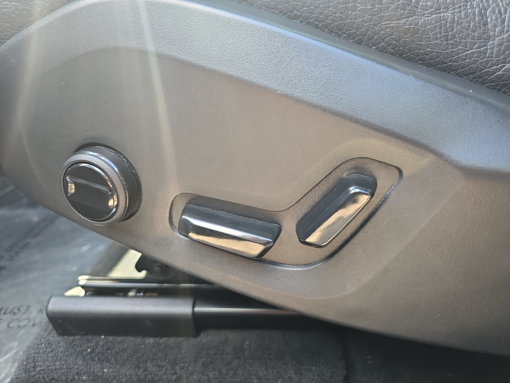 2023 Volvo XC60 Plus - Photo 18
