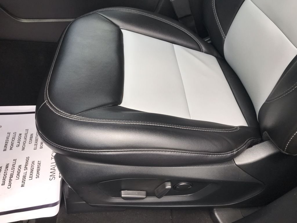 Used 2023 Silver Metallic Ford XLT image 12