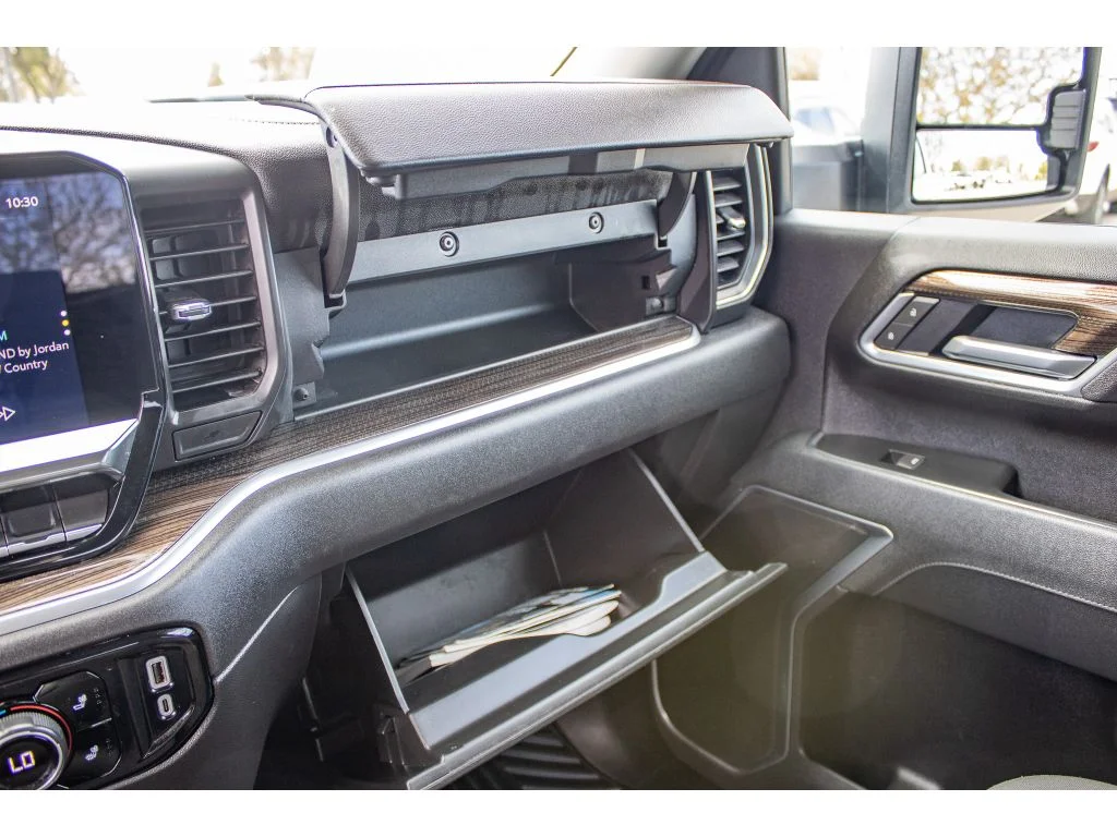 Used 2025 SUMMIT WHITE Chevrolet LT image 44
