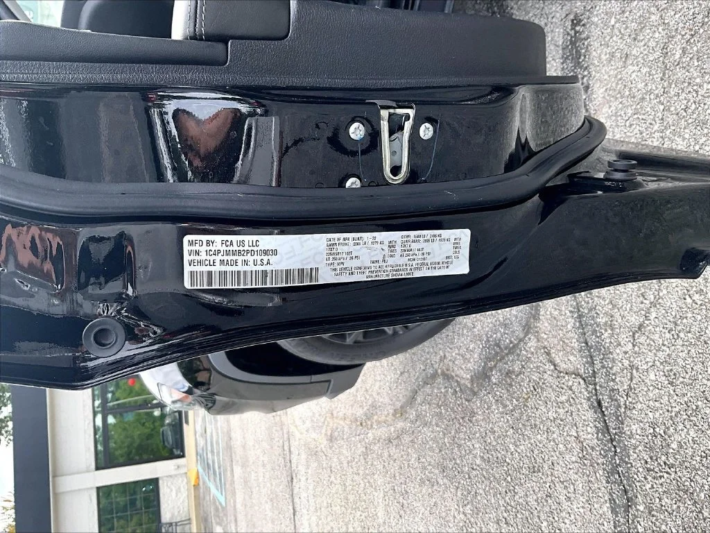 Used 2023 Black Jeep Altitude image 35