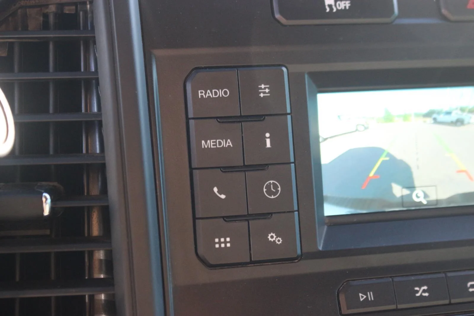 Used 2020 White Ford XL image 23