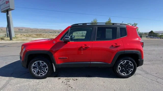 Used 2017 Colorado Red Jeep Trailhawk image 5