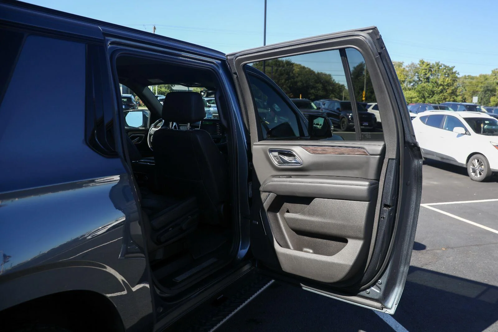 Used 2021 Shadow Gray Metallic Chevrolet Z71 image 33