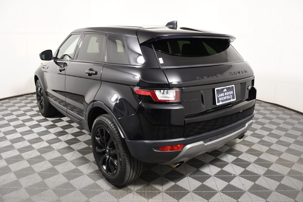 Used 2018 Narvik Black Land Rover SE image 4