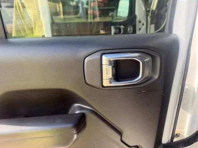 Used 2021 White Jeep Mojave image 23