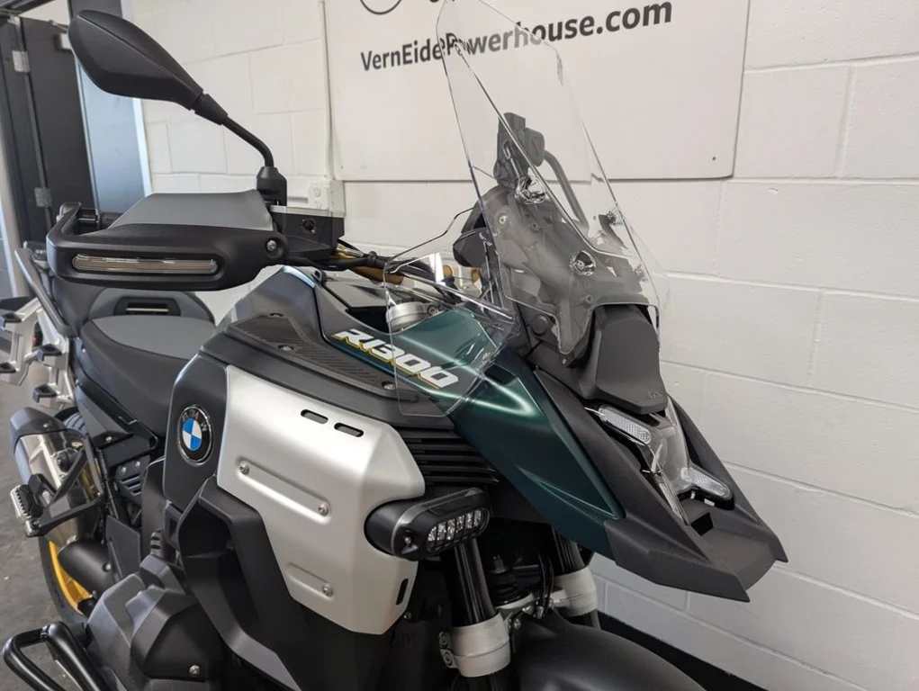 New 2026 Aurelius Green Metallic Matte BMW  image 4