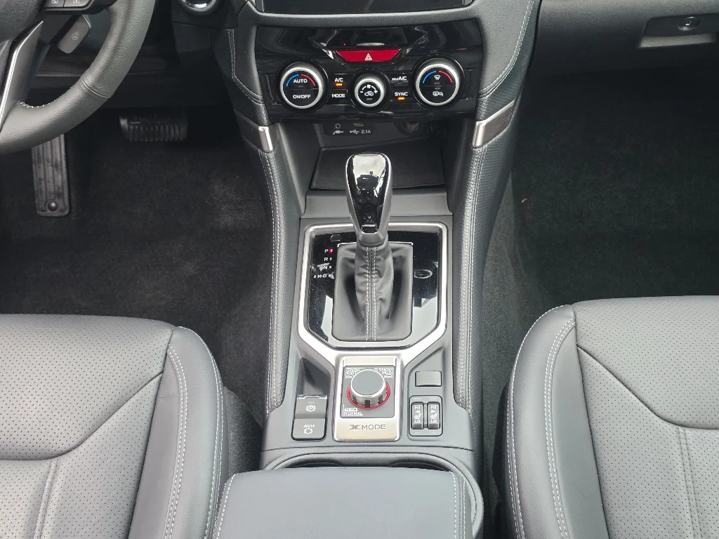 Used 2023 Ice Silver Metallic Subaru Limited image 25