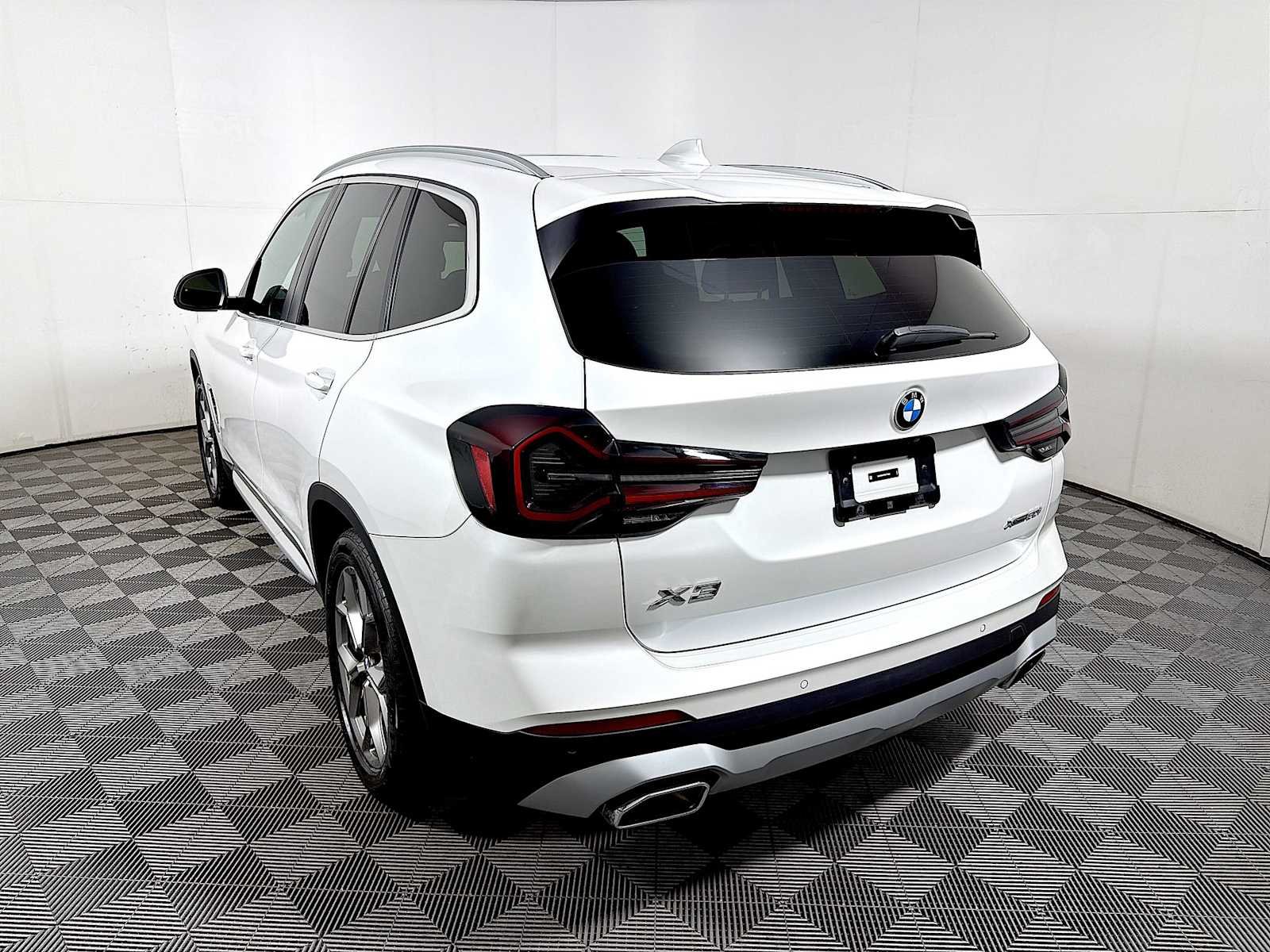 Certified Used 2024 Mineral White Metallic BMW xDrive30i image 5