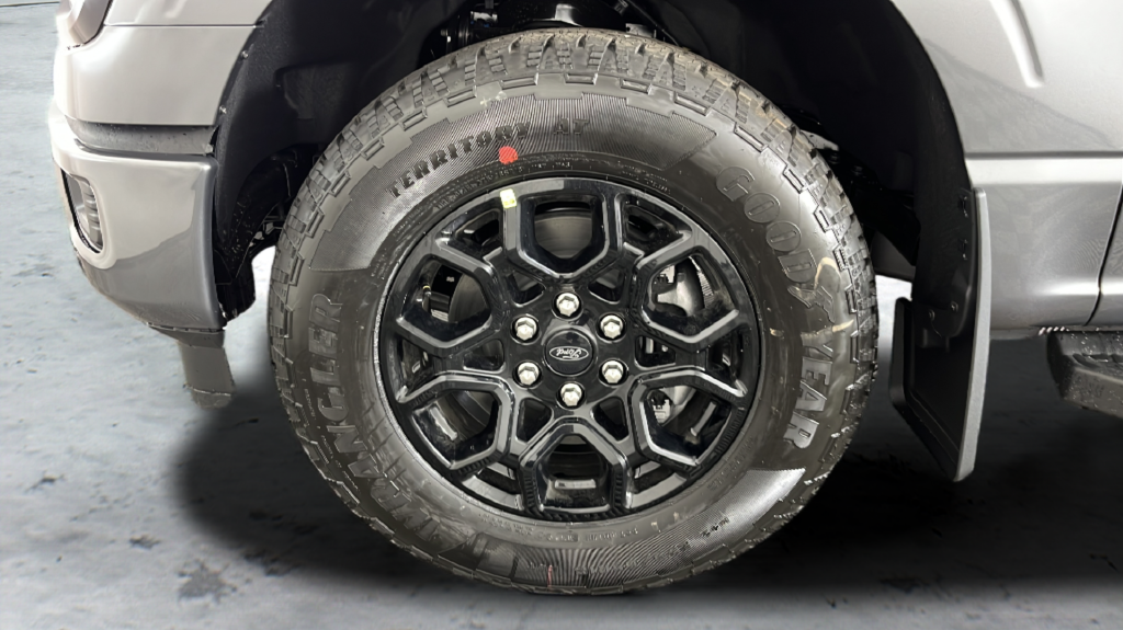 New 2026 Carbonized Gray Metallic Ford XLT image 31