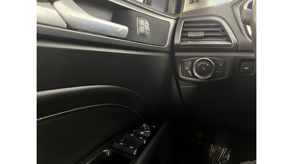 Used 2014  Ford Titanium image 23