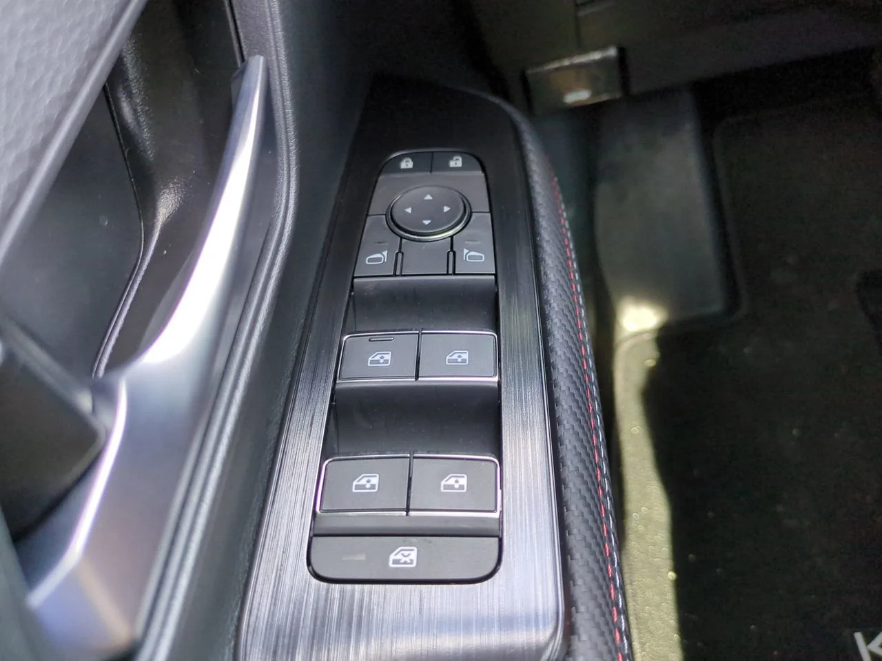 2026 Nissan KICKS SR - Photo 21