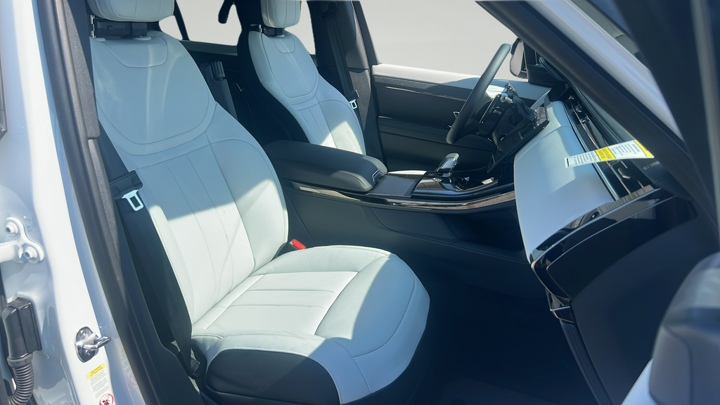 New 2026 Fuji White LAND ROVER Dynamic SE image 21