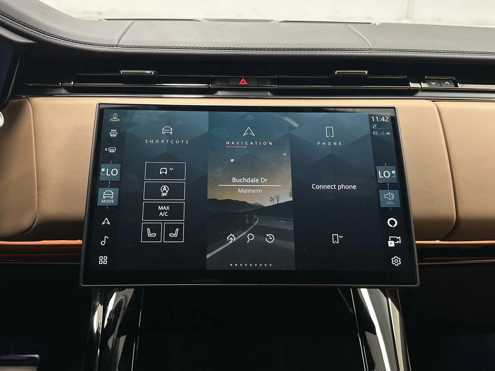 Used 2025 SV BESPOKE MATTE GREEN Land Rover SV Edition Two image 31