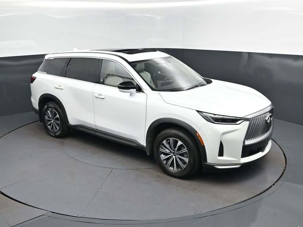 Certified Used 2026 White INFINITI PURE image 37