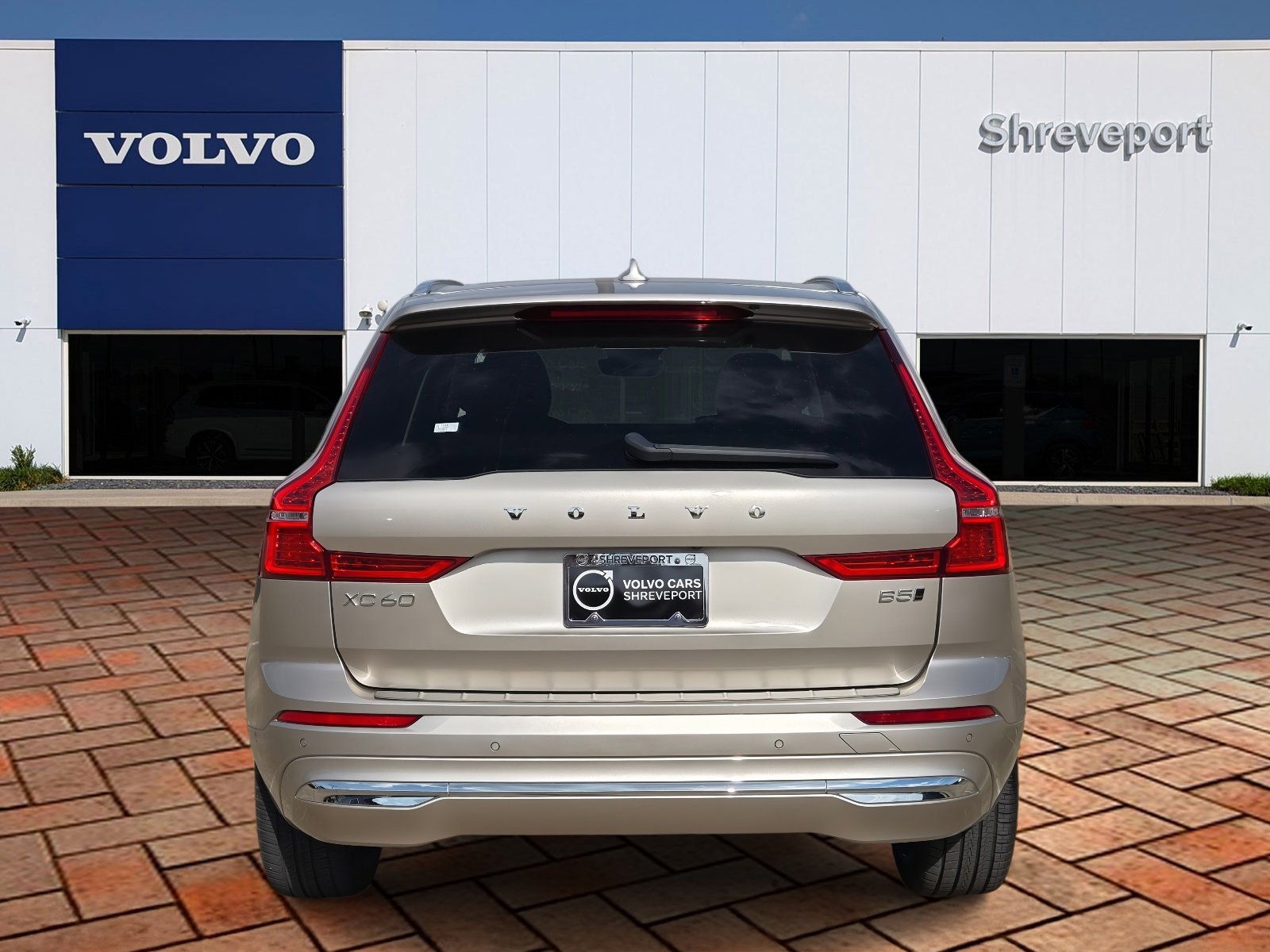 Used 2023 Silver Dawn Metallic Volvo Ultimate Bright Theme image 6