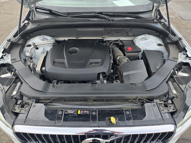 Used 2019 White Volvo T6 Inscription image 14