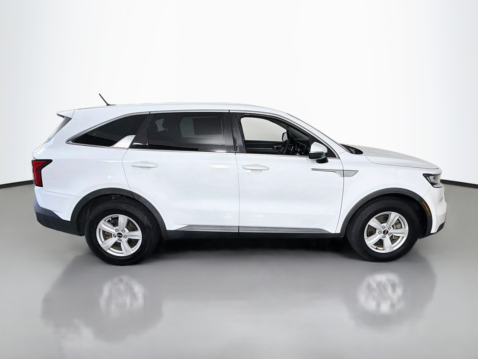 2021 Kia Sorento LX - Photo 8