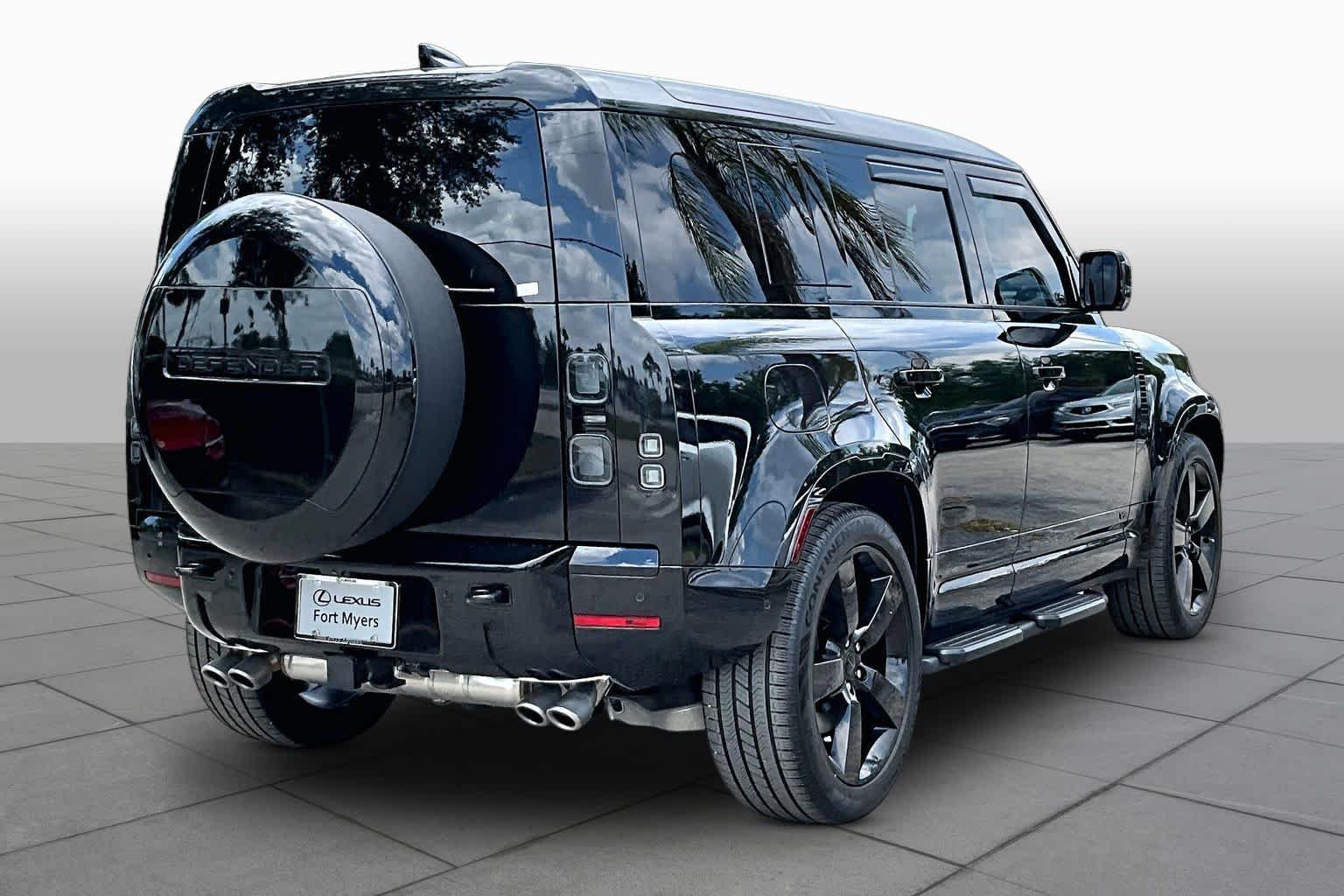 Used 2026 Santorini Black Metallic Land Rover V8 image 23