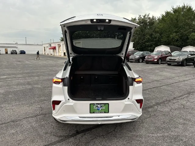 Used 2026 White Buick Avenir image 29