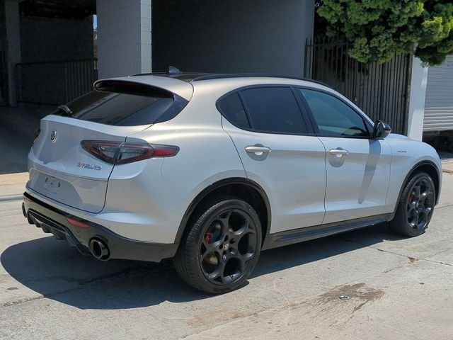 New 2026 Moonlight Gray Metallic Exterior Paint Alfa Romeo Veloce image 7