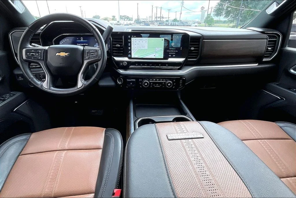 Used 2025 Gray Chevrolet High Country image 7