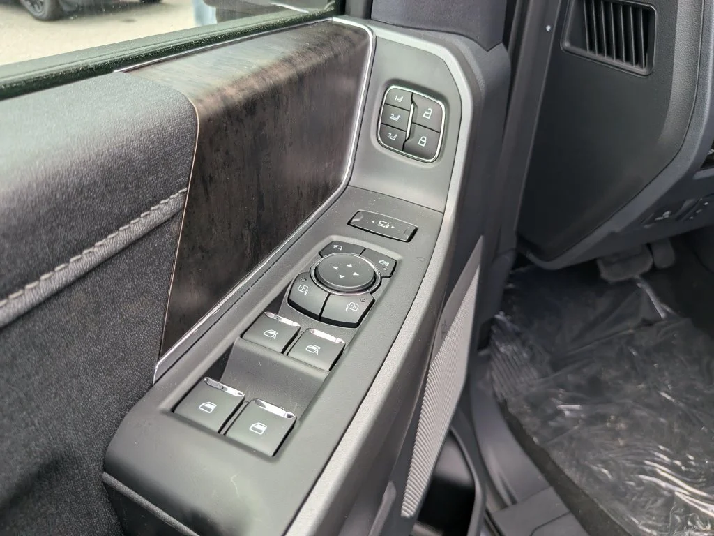 New 2026 Glacier Gray Metallic Tri-Coat Ford F-250® Lariat® image 19