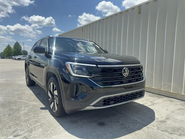 2025 Volkswagen Atlas Cross Sport 2.0T SEL 4MOTION's photo