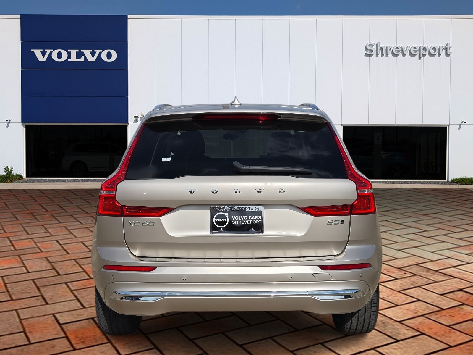 Used 2023 Silver Dawn Metallic Volvo Ultimate Bright Theme image 6