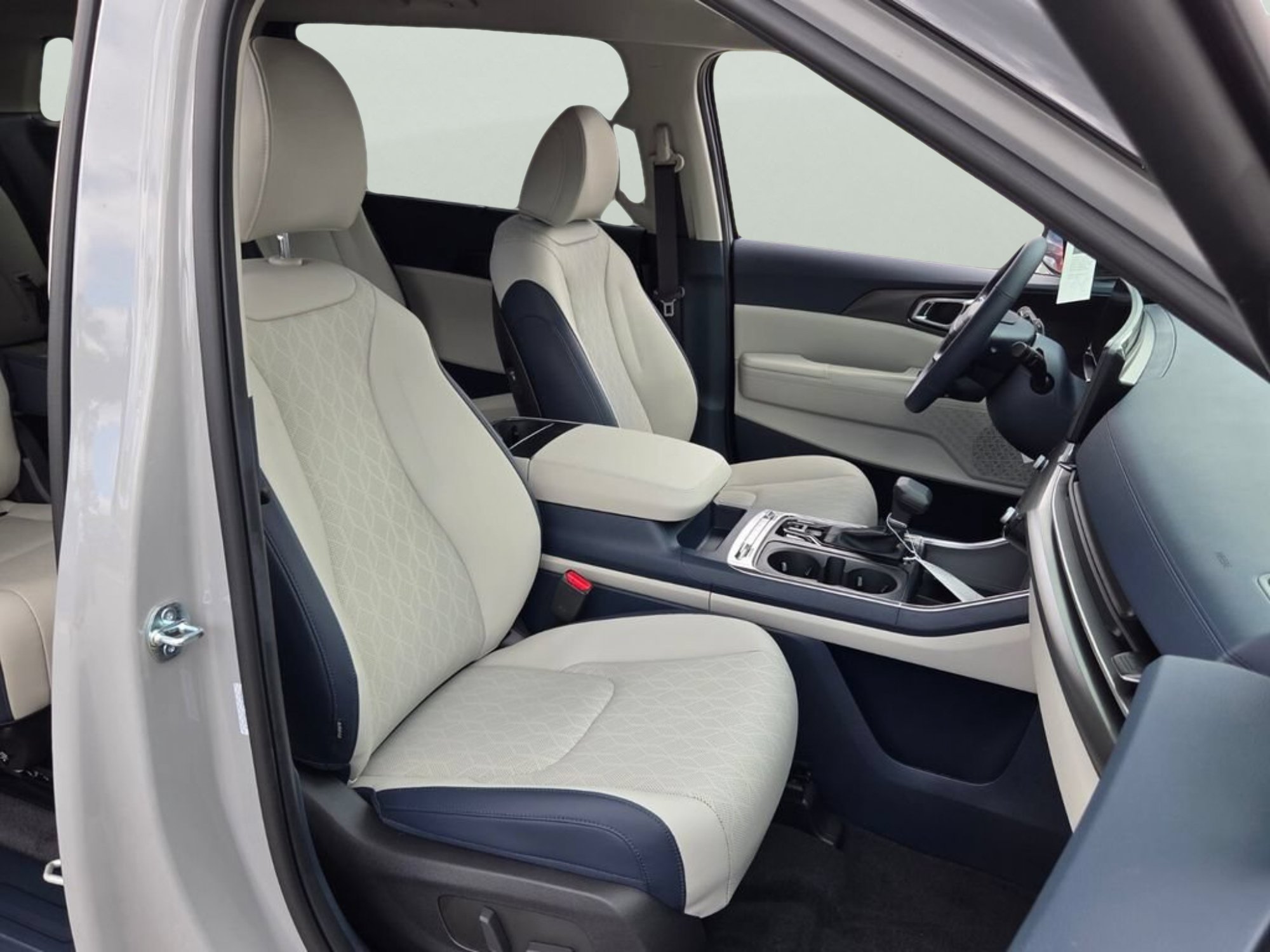 New 2027 Ceramic Silver Kia SX image 15