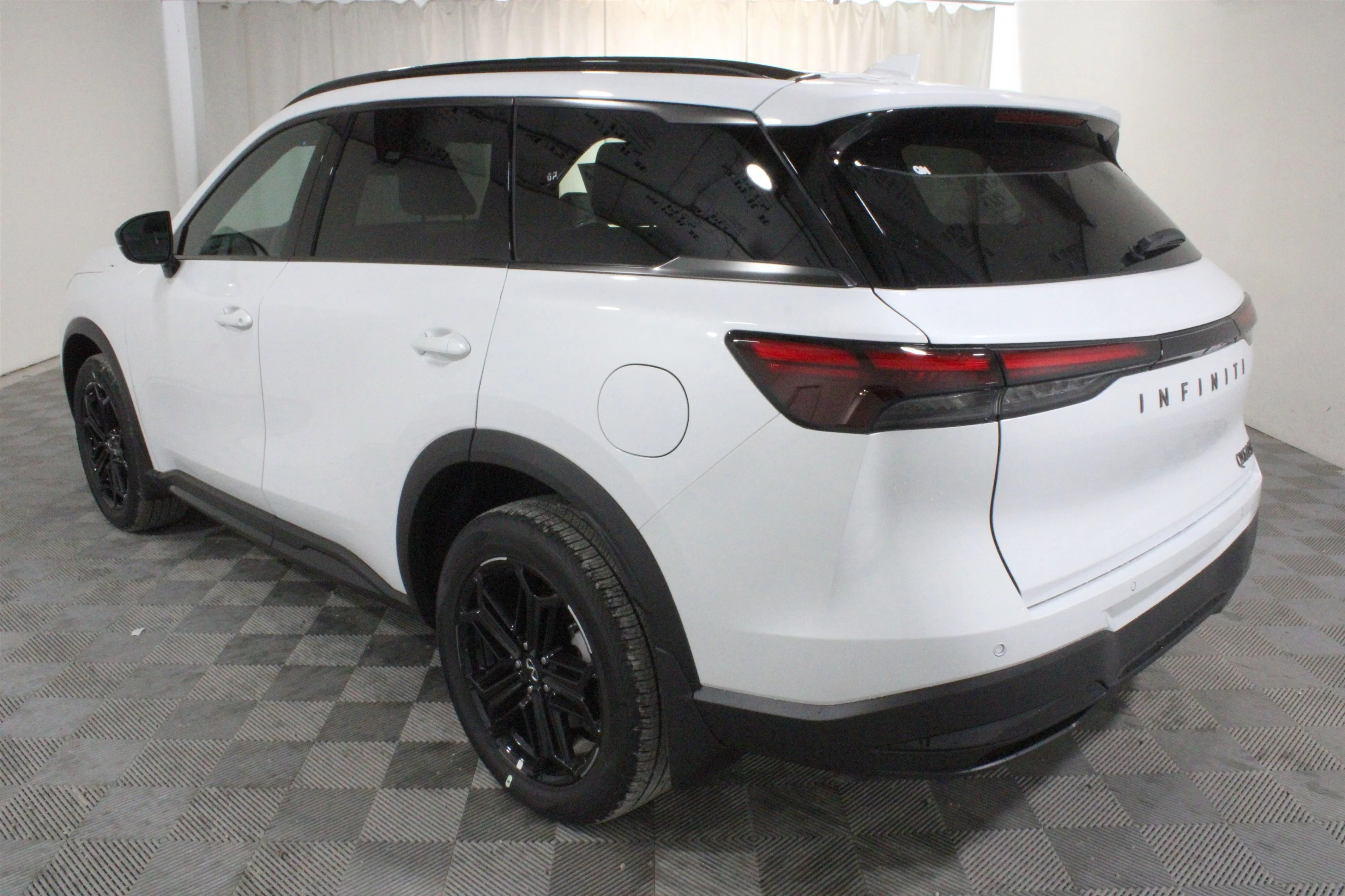 New 2026 RADIANT WHITE INFINITI Sport AWD image 32