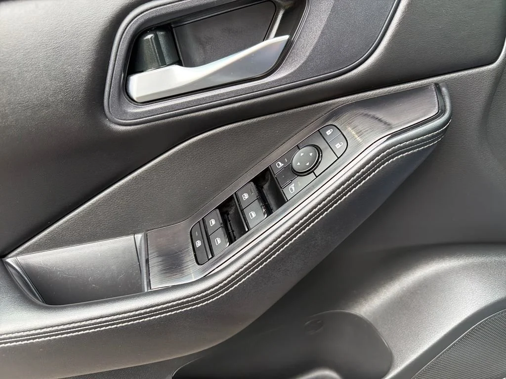 2024 Nissan Rogue SV - Photo 12