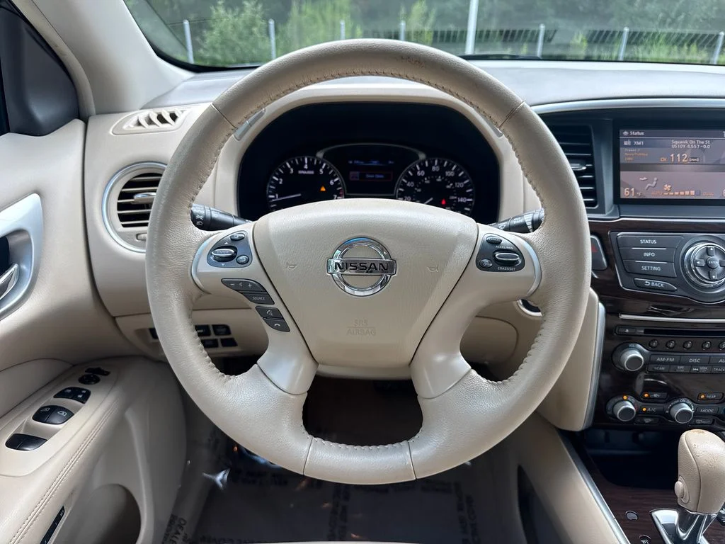 Used 2013 Arctic Blue Nissan SL image 19