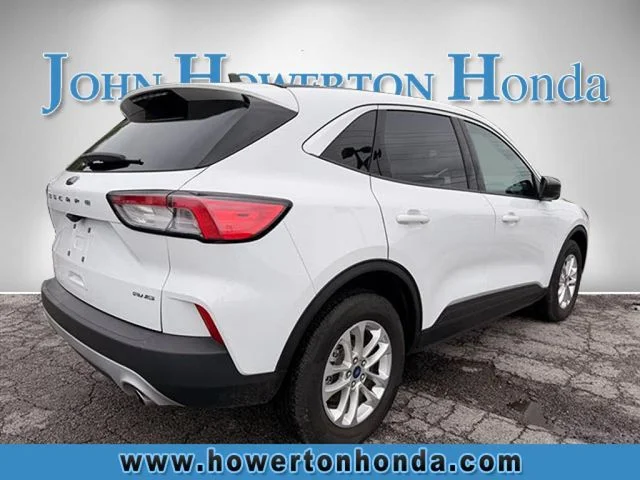 Used 2022 White Ford SE image 4