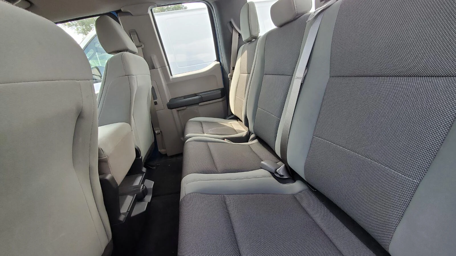 Used 2015 Blue Flame Metallic Ford XL image 5