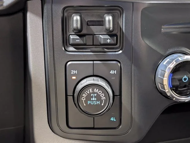 New 2026 Agate Black Metallic Ford XLT image 42