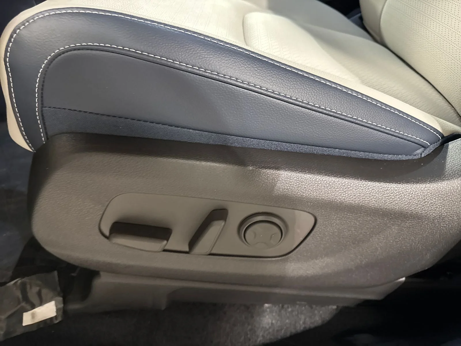 New 2026 Snow White Pearl Kia SX Prestige image 11