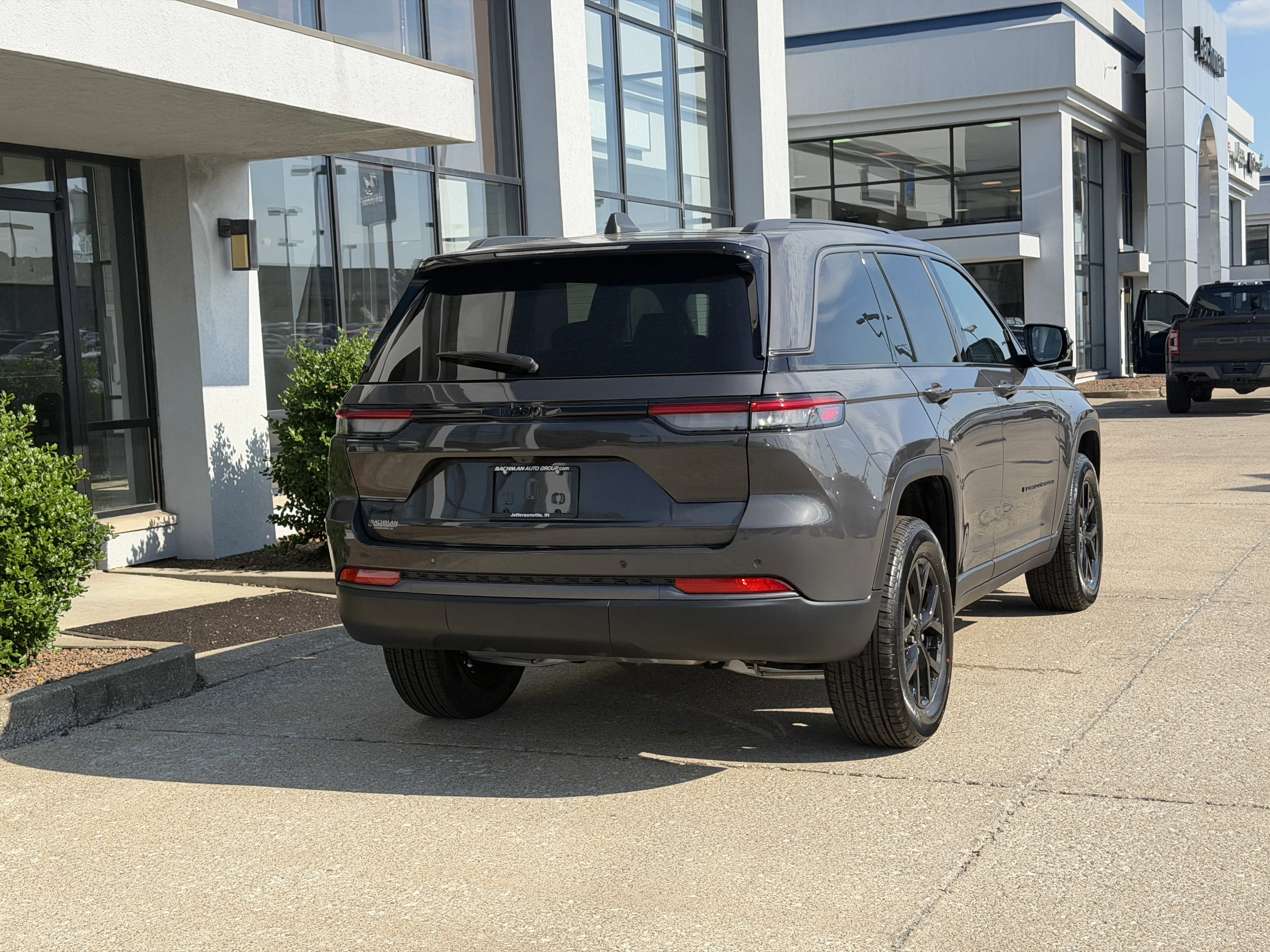 New 2026 Baltic Gray Metallic Clear-Coat Exterior Paint Jeep Altitude image 4