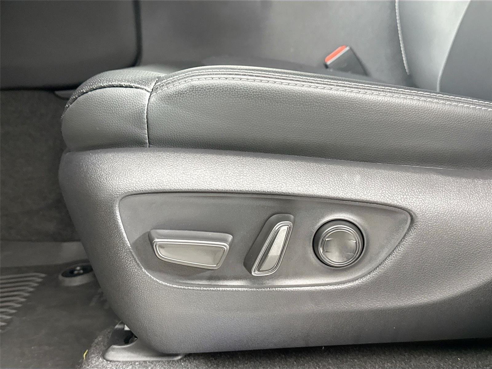 Used 2024 Trail Dust w/Grayscape Roof Toyota Base image 28
