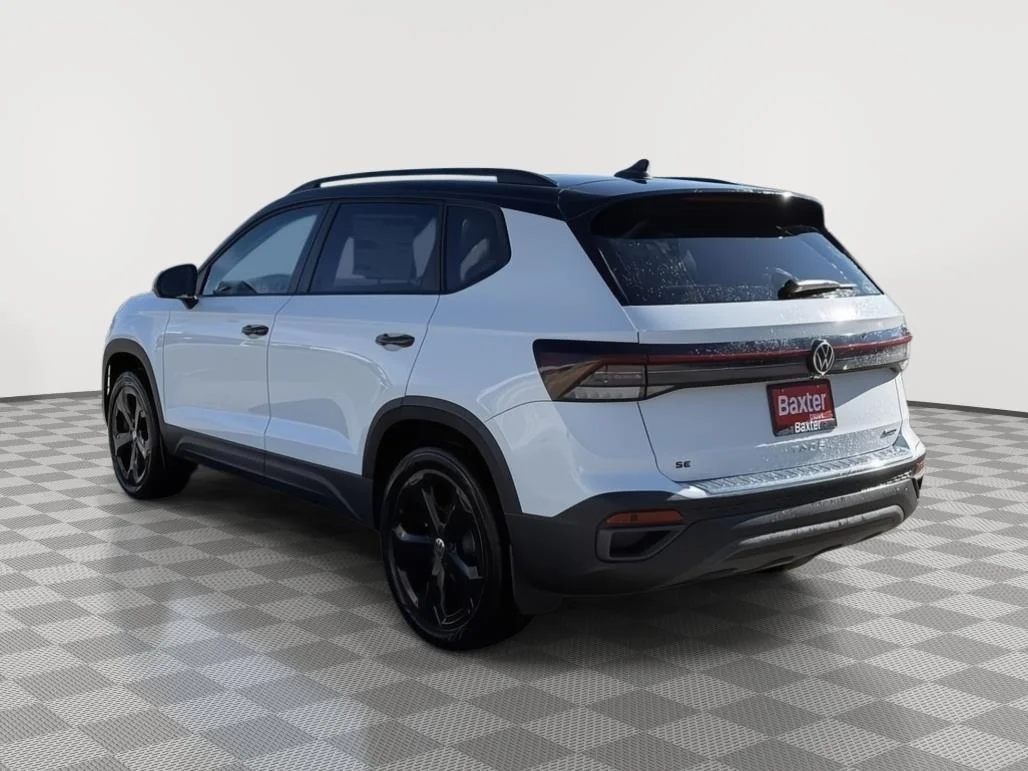 New 2026 Pure White w/Deep Black Roof Volkswagen SE Black image 5
