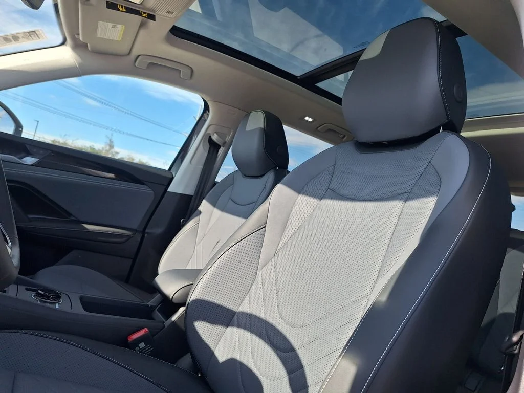 New 2026 Black Volkswagen 2.0T SE image 11