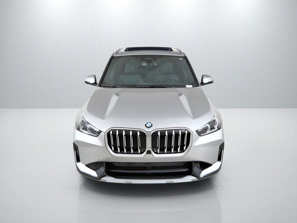Used 2026 Space Silver Metallic BMW xDrive28i image 17
